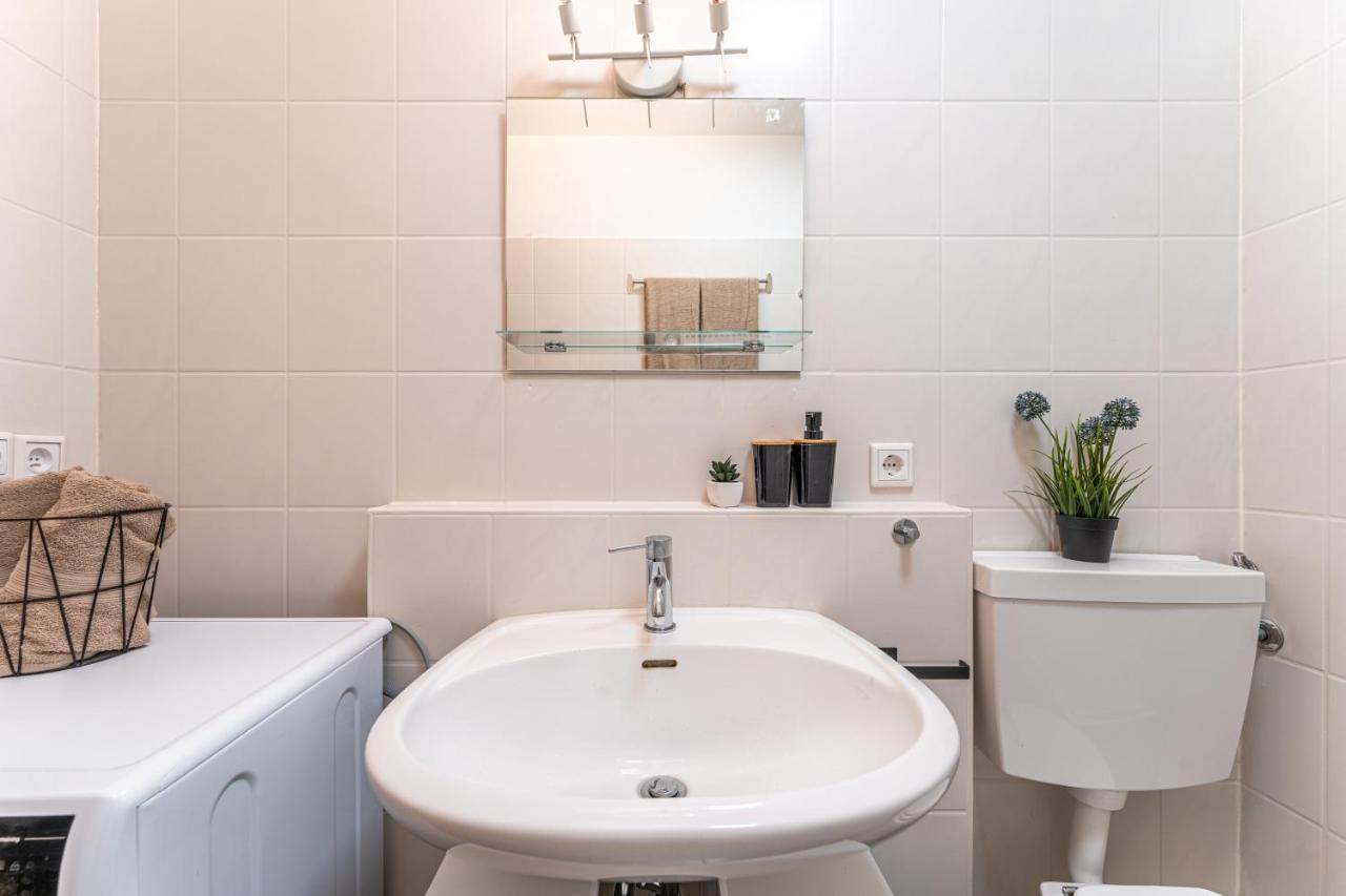 Vollausgtesttattes Modernes Studio,Nahe Btu,Netflix,Kostenloser Tiefgaragenstellplatz Cottbus Bagian luar foto